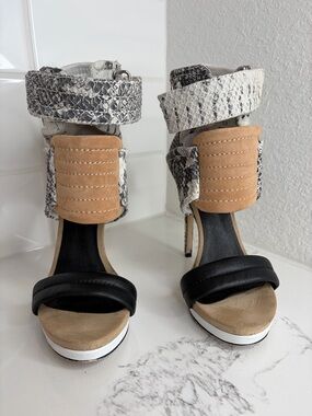 Mia Limited Edition Snakeskin Platform Heels Ankle Strap Stiletto Heels Size 7.5